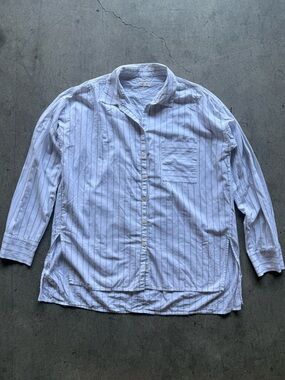 Hollister - White and Navy Long Sleeve Button Down Women's Size M - 100% cotton